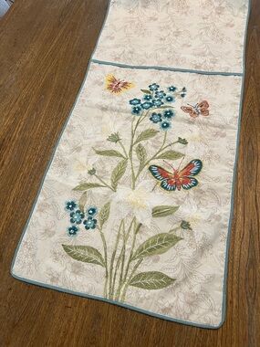 Artistic Accents 17”x72” Spring Table Runner – Embroidered, Like New